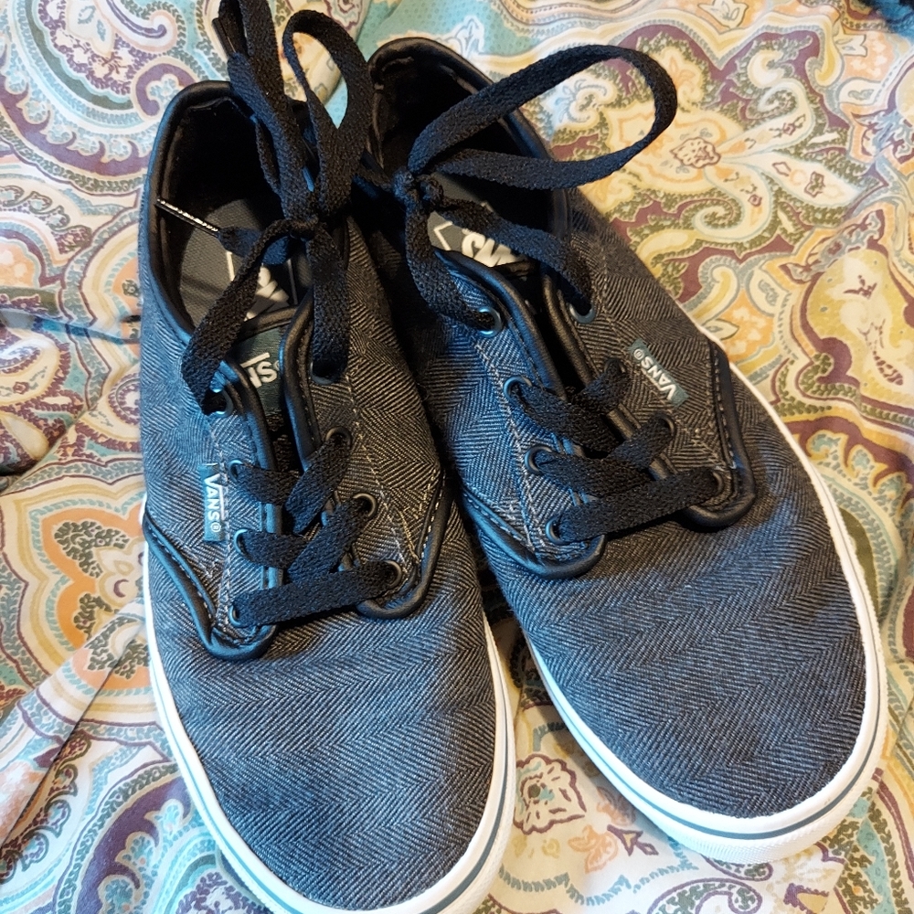 Boys shoes